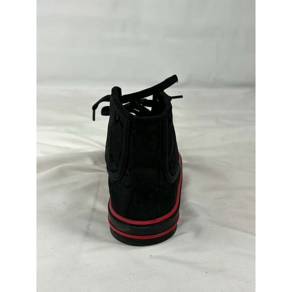 Athletic_Shoes